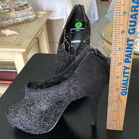 Elle platform black lace and suede open toe heels, size 6 - Picture 3 of 6